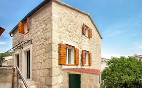 Maki Stone House - Parking On Request !